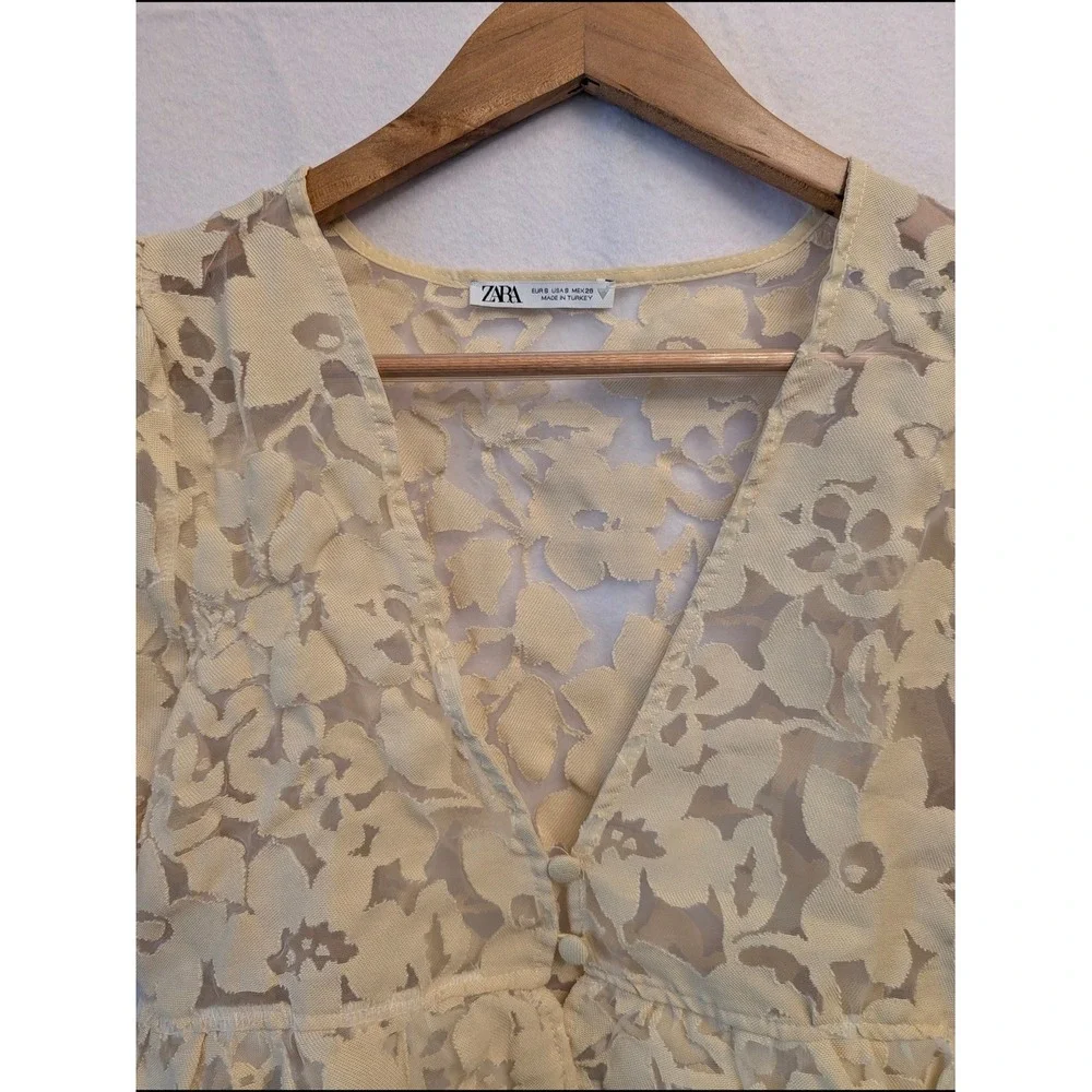 Zara Cream Floral Lace Burnout Puff Sleeve Ruffle Crop‎ Top Small V-Neck Button